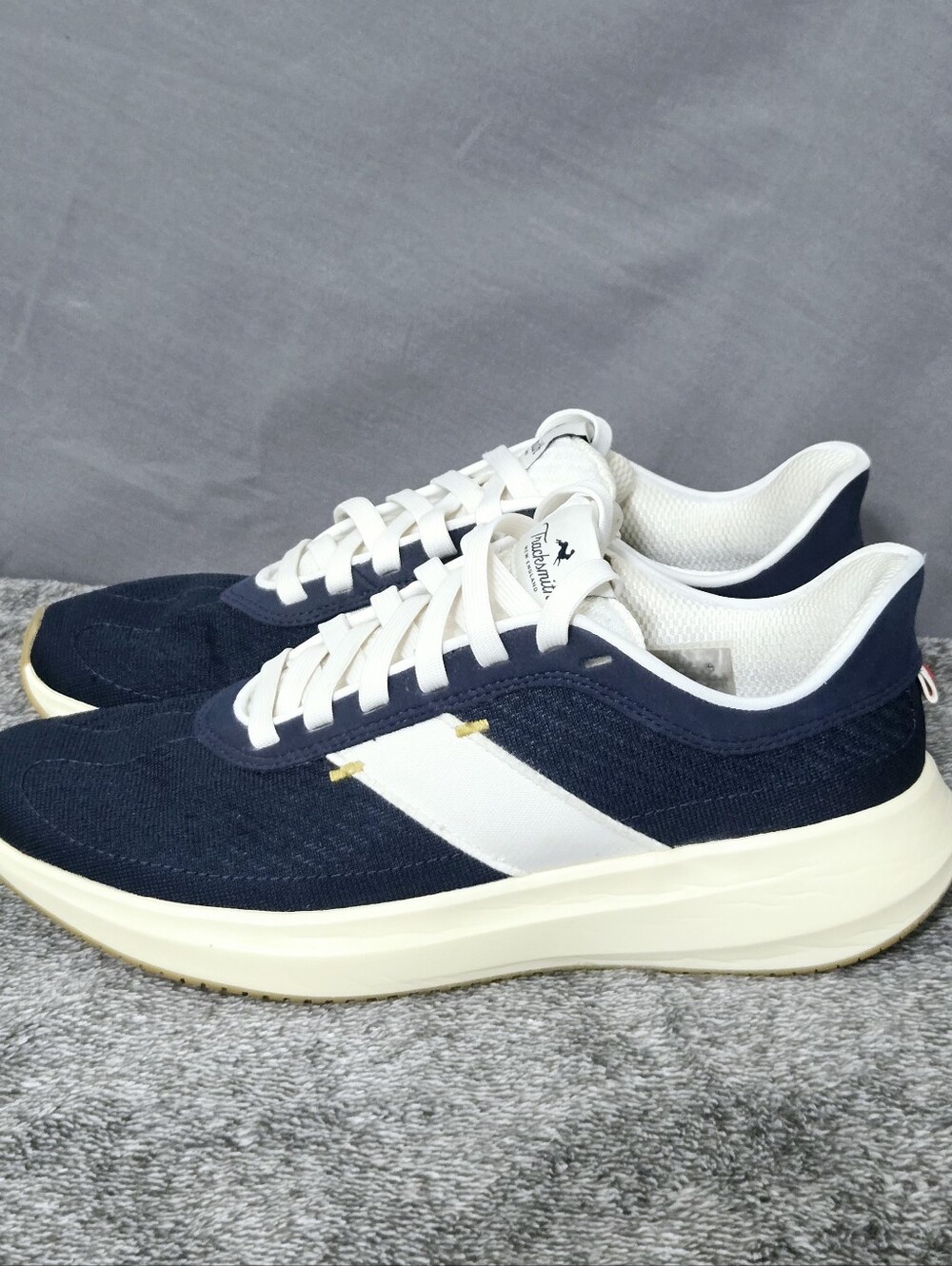 Tracksmith Eliot Runner Navy Blue Running Shoes Sneaker Women's 8 Men's 6.5 EUC